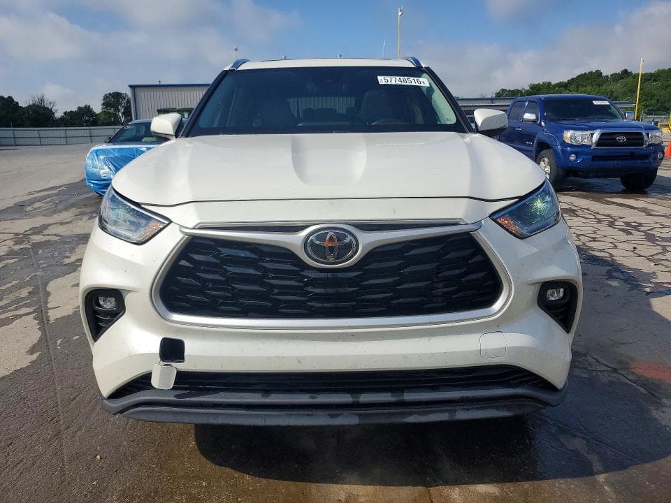 2021 TOYOTA HIGHLANDER XLE XLE 5
