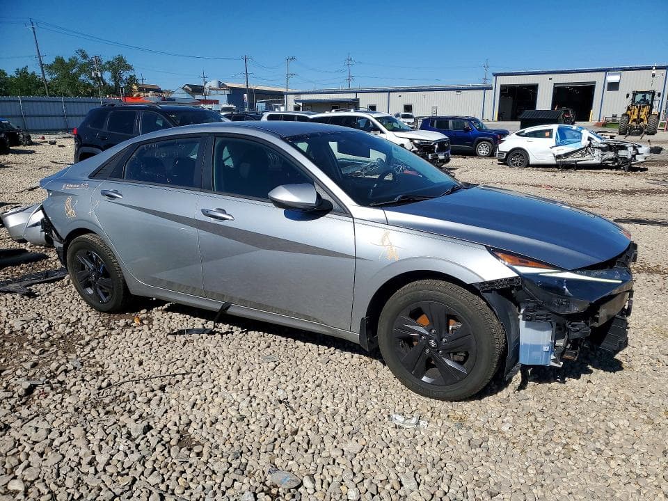 2022 HYUNDAI ELANTRA SEL 4