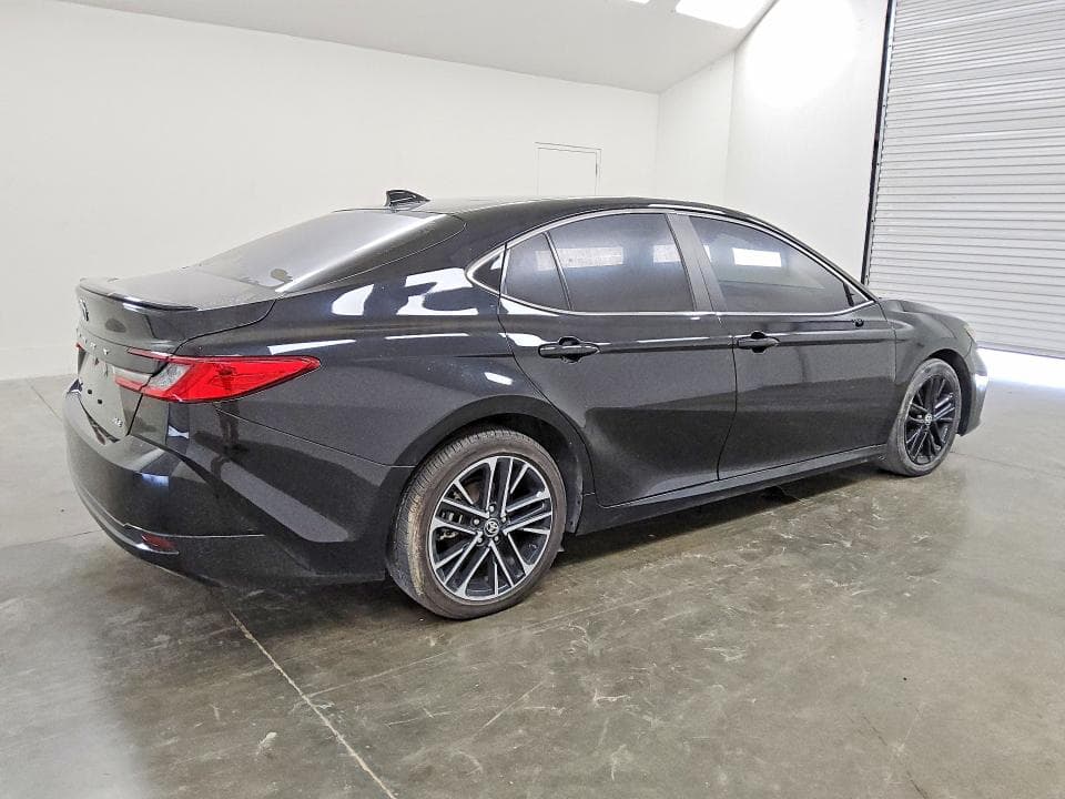 2025 TOYOTA CAMRY XLE 3