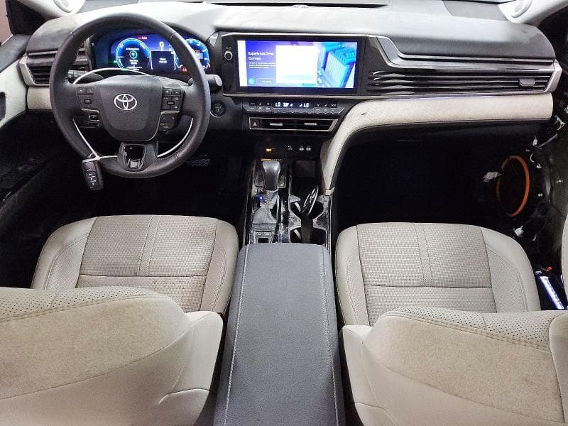 2025 TOYOTA CAMRY XLE 8
