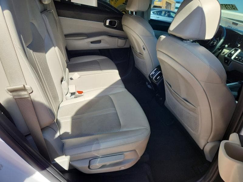 2023 KIA SORENTO S 11