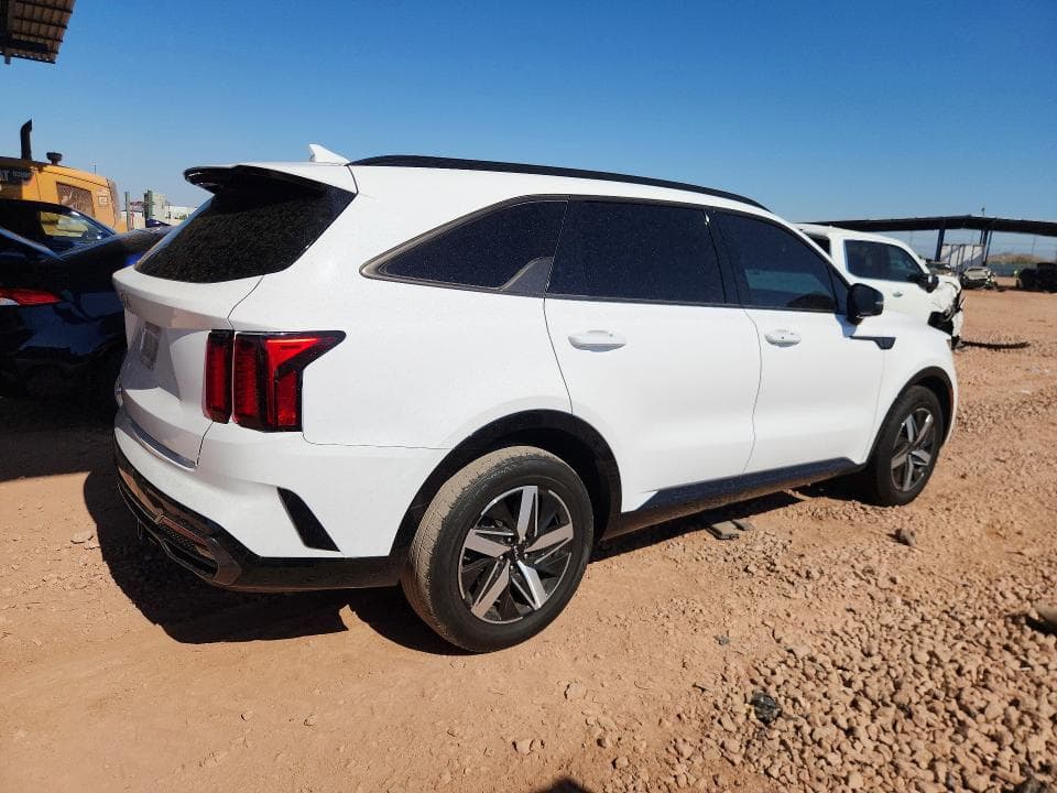2023 KIA SORENTO S 3