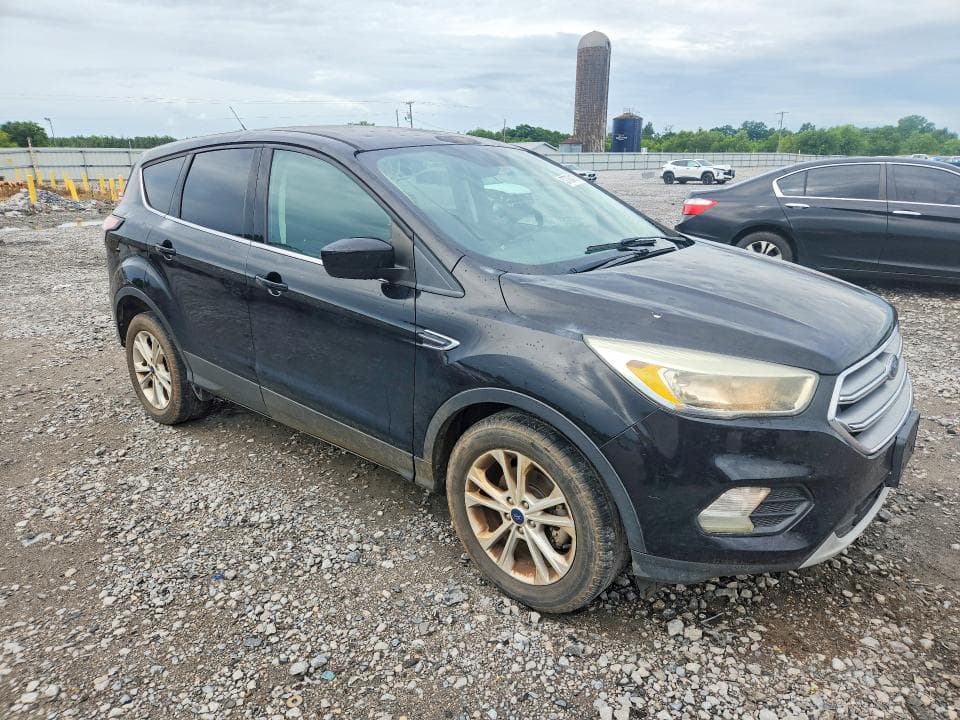 2017 FORD ESCAPE SE 4