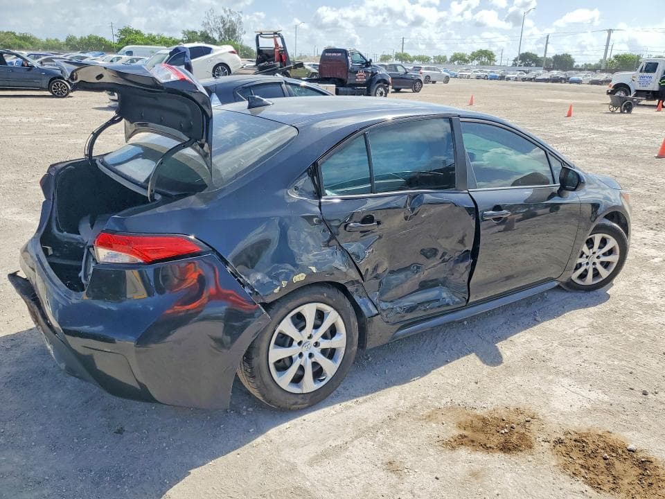 2021 TOYOTA COROLLA LE 3