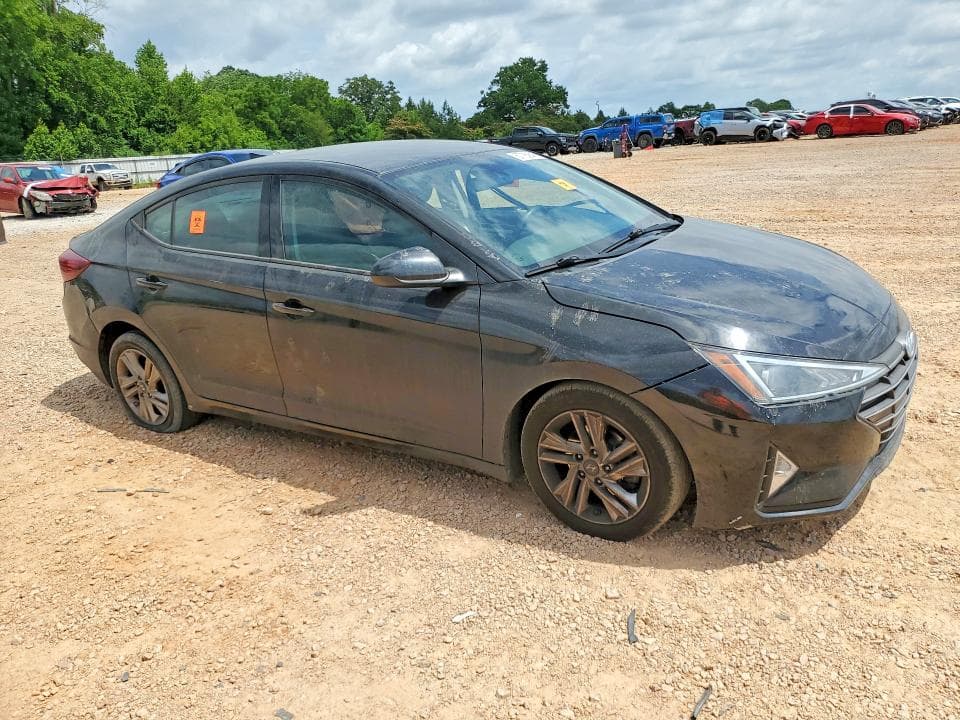 2019 HYUNDAI ELANTRA SEL 4