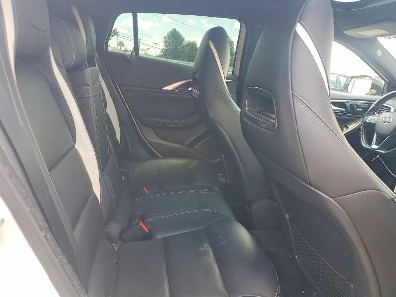 2017 INFINITI QX30 BASE 10