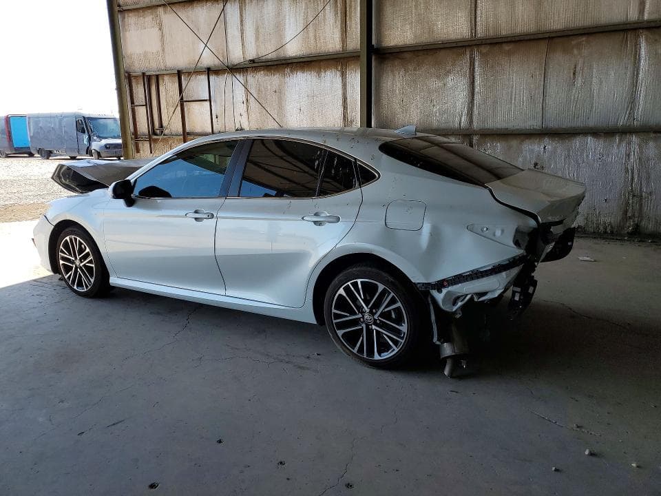 2025 TOYOTA CAMRY XLE 2