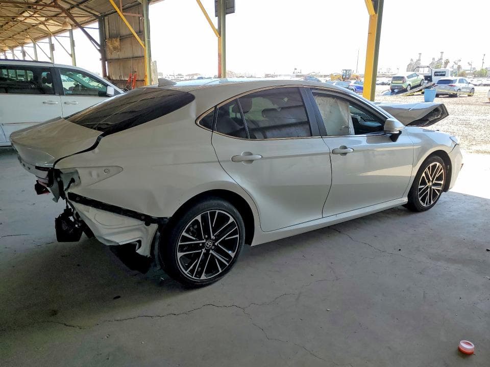 2025 TOYOTA CAMRY XLE 3