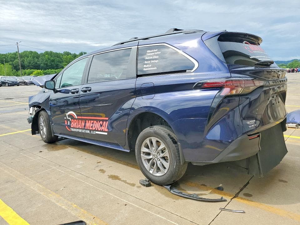 2026 TOYOTA SIENNA LE 2