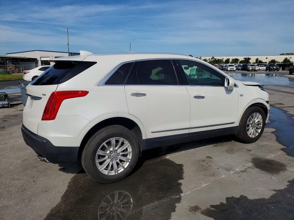 2017 CADILLAC XT5 3