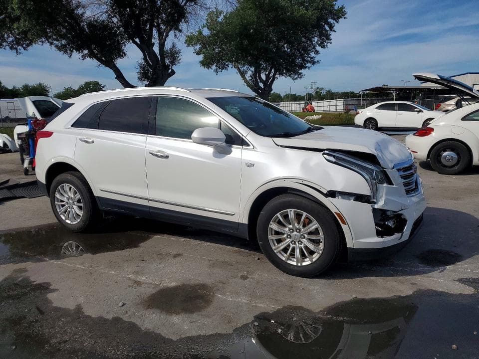 2017 CADILLAC XT5 4
