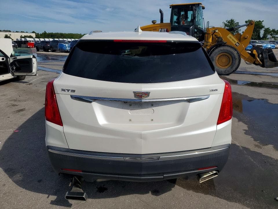 2017 CADILLAC XT5 6