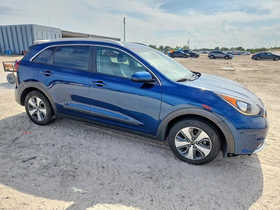 2018 KIA NIRO LX 4