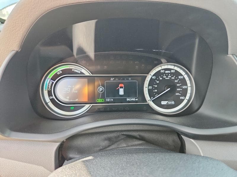 2018 KIA NIRO LX 9