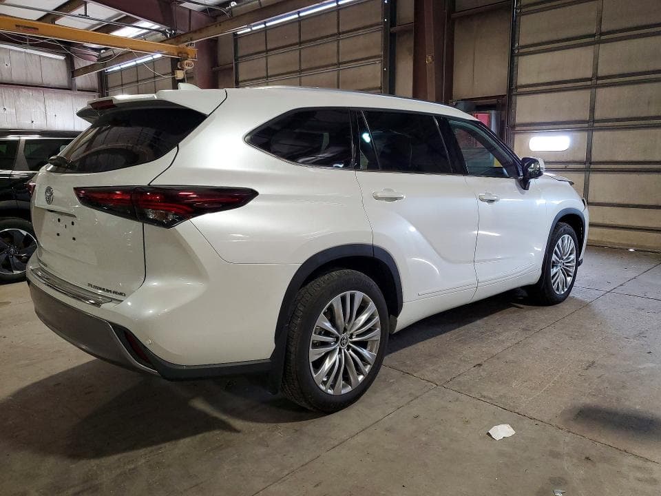2025 TOYOTA HIGHLANDER PLATINUM 3