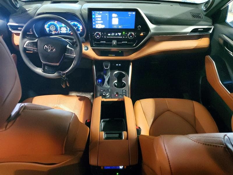 2025 TOYOTA HIGHLANDER PLATINUM 8
