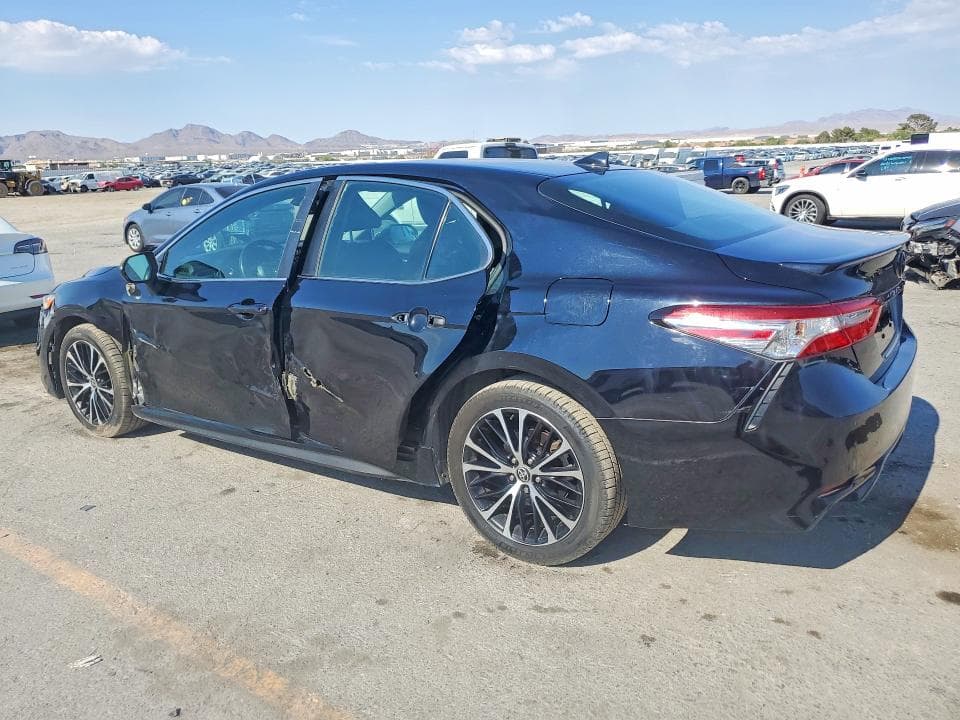 2020 TOYOTA CAMRY SE 2