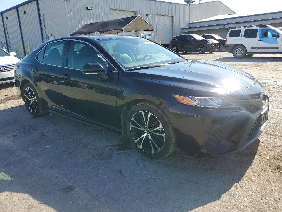 2020 TOYOTA CAMRY SE 4