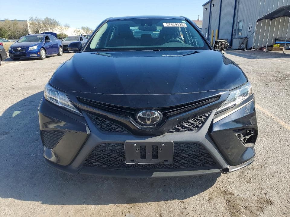 2020 TOYOTA CAMRY SE 5
