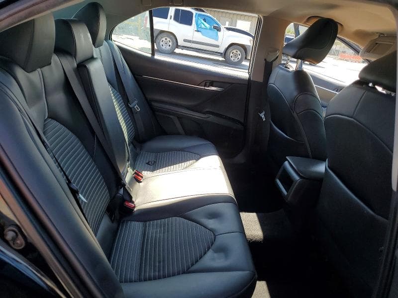 2020 TOYOTA CAMRY SE 10