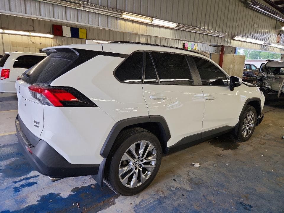 2019 TOYOTA RAV4 XLE PREMIUM 3