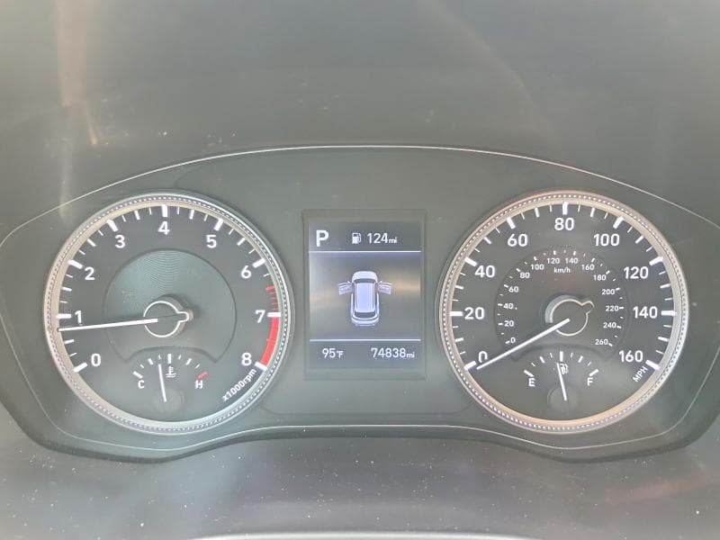 2020 HYUNDAI SANTA FE SE 9
