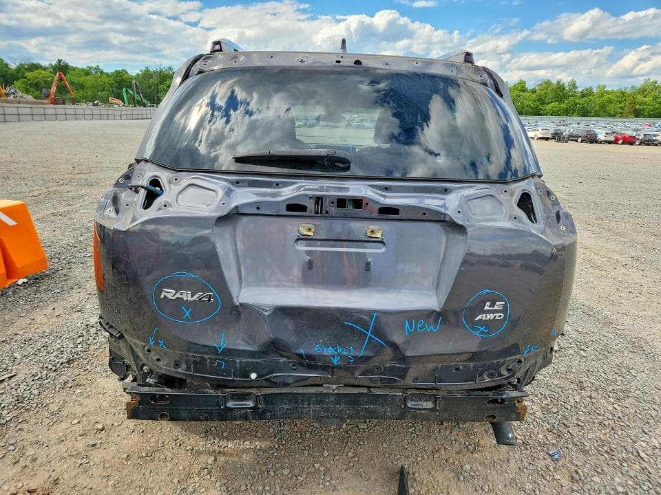 2018 TOYOTA RAV4 LE 6