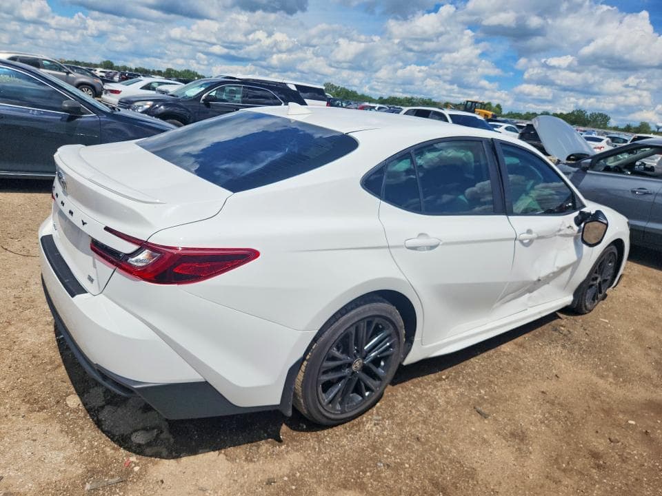 2025 TOYOTA CAMRY SE 3