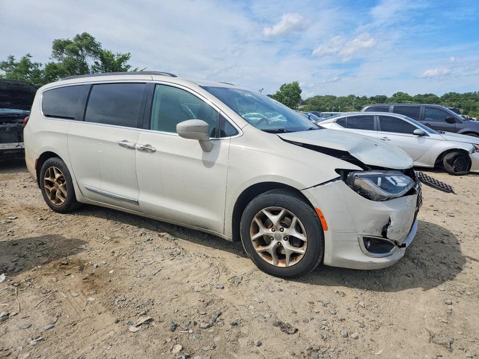 2017 CHRYSLER PACIFICA TOURING L 4