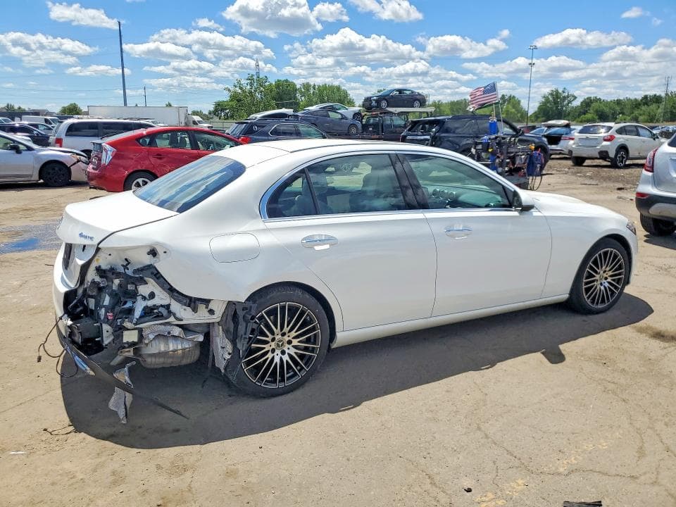 2023 MERCEDES-BENZ C 300 4MATIC 3
