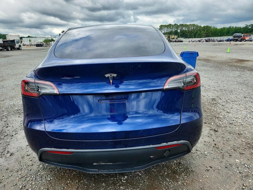 2025 TESLA MODEL Y 6