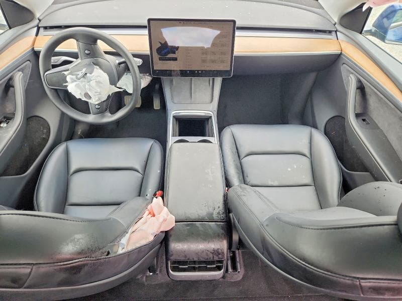 2025 TESLA MODEL Y 8