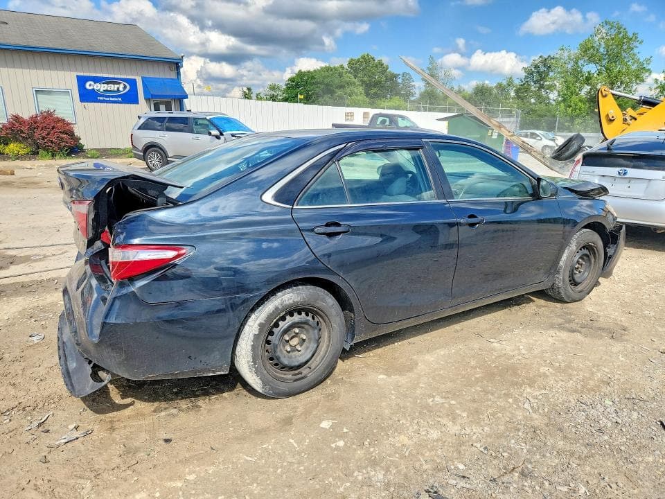 2017 TOYOTA CAMRY LE 3