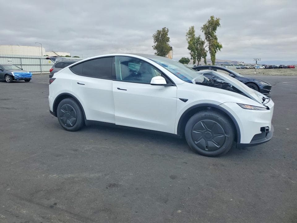 2026 TESLA MODEL Y 4