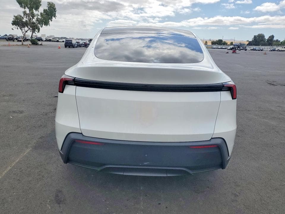 2026 TESLA MODEL Y 6