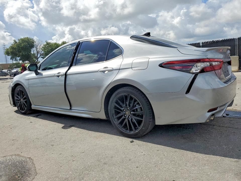 2022 TOYOTA CAMRY XSE 2