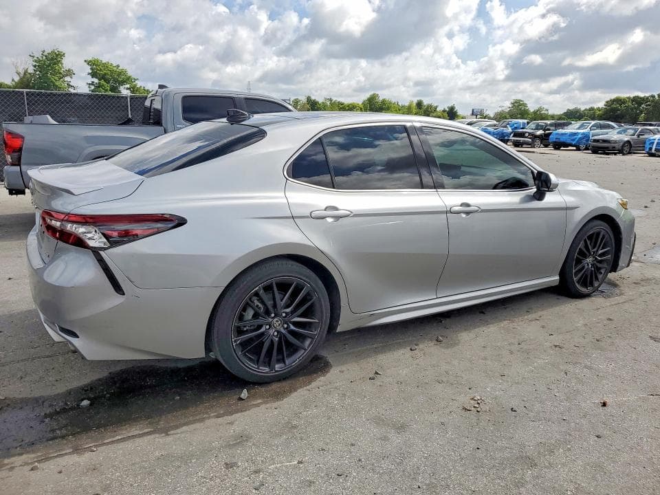 2022 TOYOTA CAMRY XSE 3