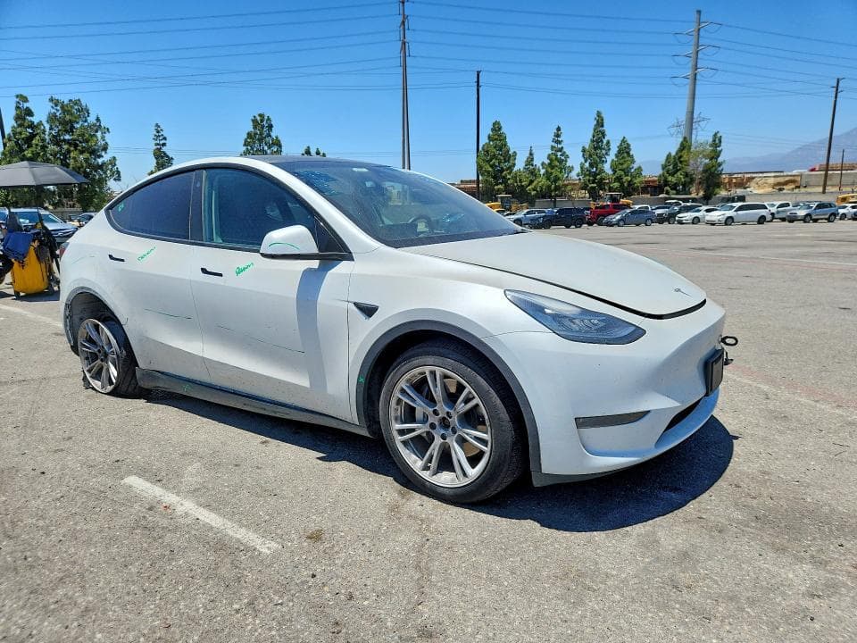 2023 TESLA MODEL Y 4