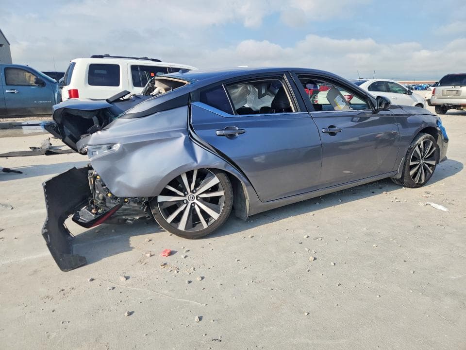 2022 NISSAN ALTIMA SR 3