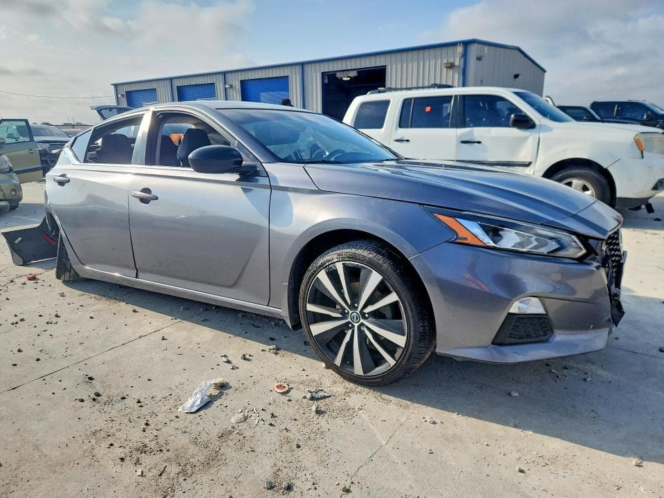 2022 NISSAN ALTIMA SR 4