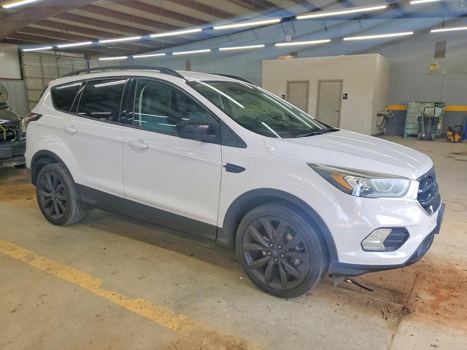 2017 FORD ESCAPE SE 4