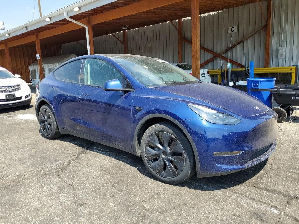 2024 TESLA MODEL Y 4