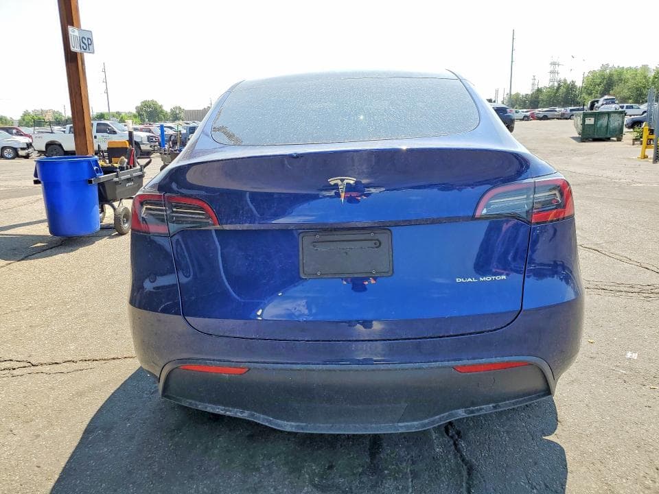 2024 TESLA MODEL Y 6