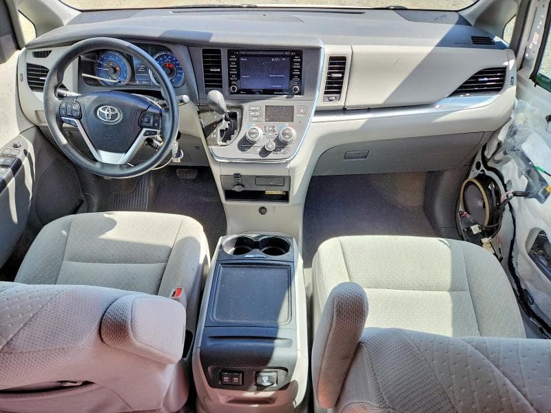 2018 TOYOTA SIENNA LE LE 8