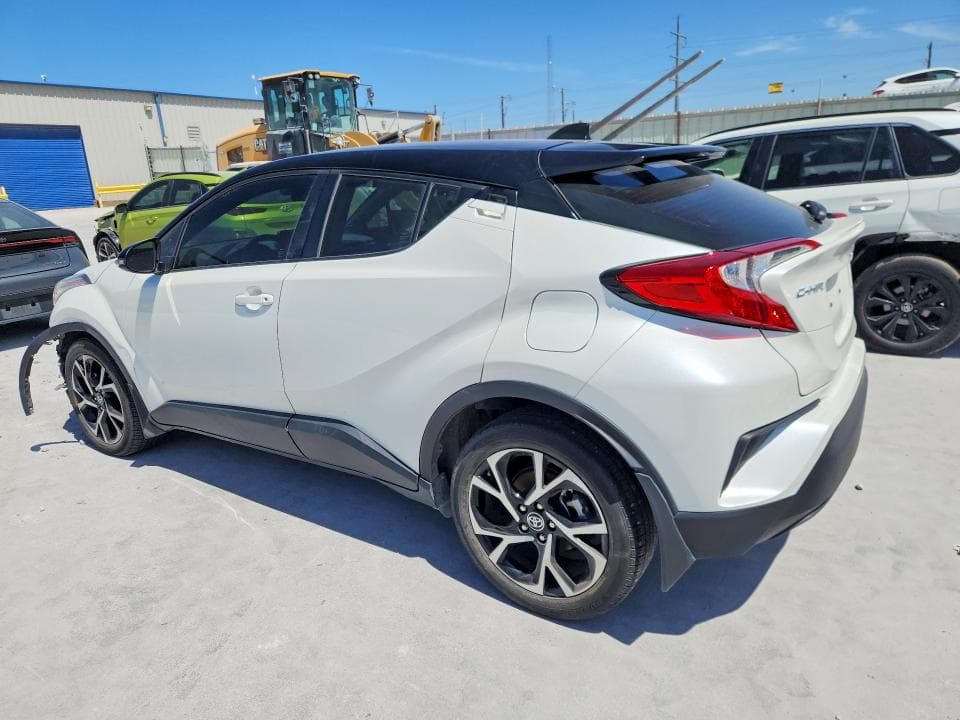 2020 TOYOTA C-HR XLE 2