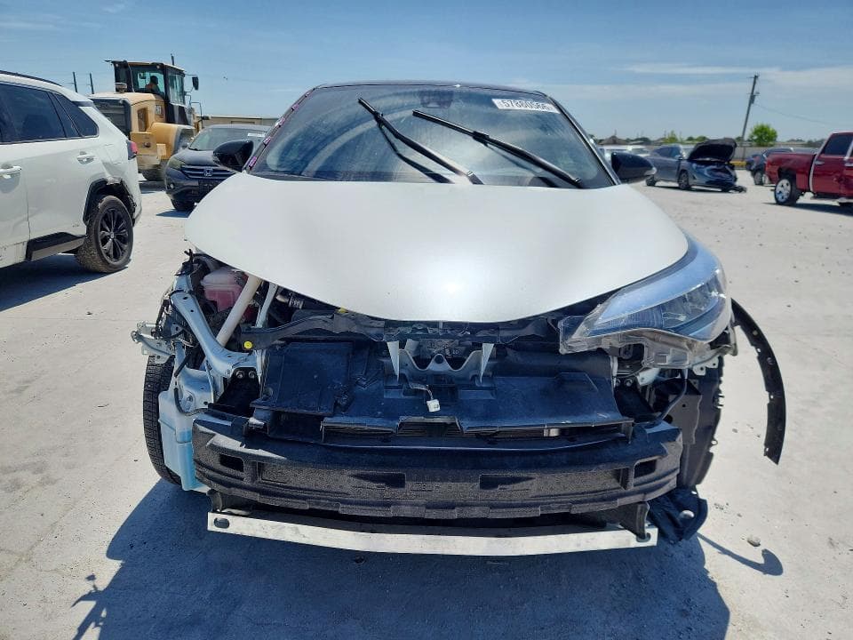 2020 TOYOTA C-HR XLE 5