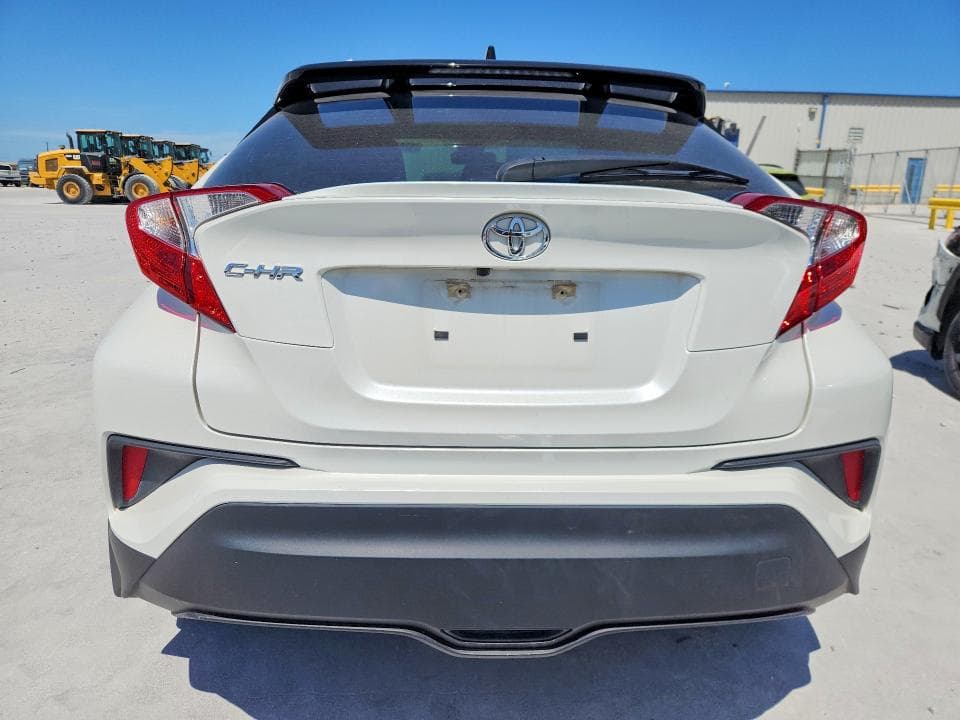 2020 TOYOTA C-HR XLE 6