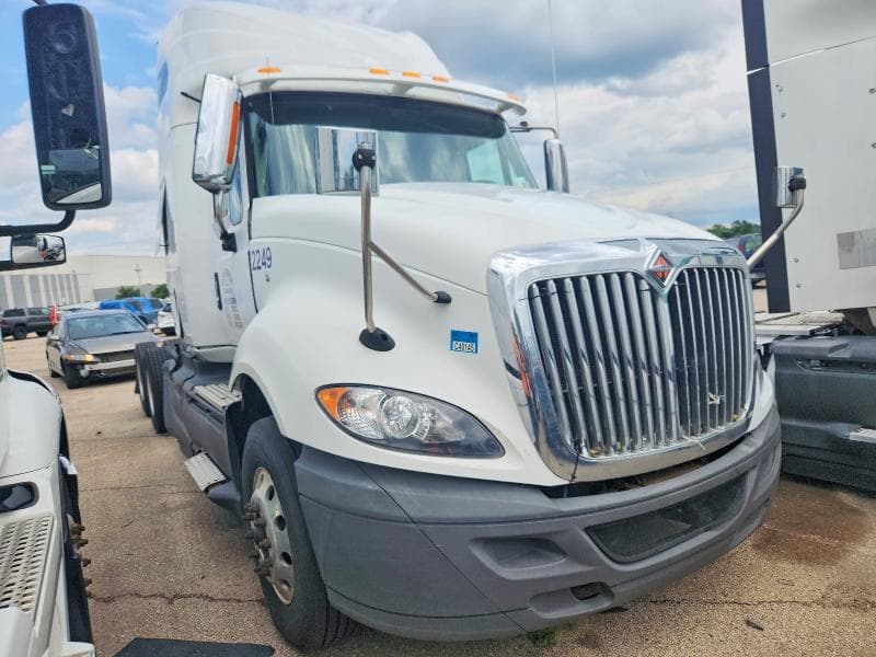 2016 INTERNATIONAL LF687 SEMI TRUCK