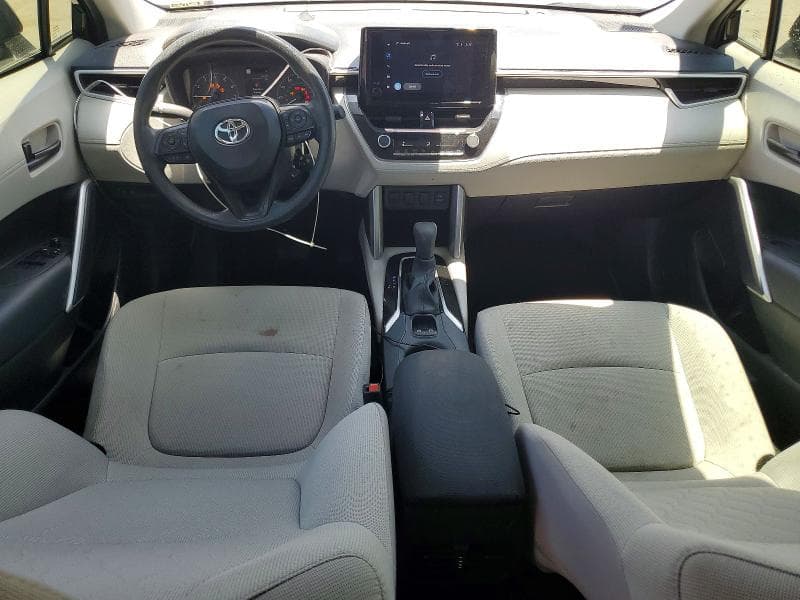 2025 TOYOTA COROLLA CROSS L 8
