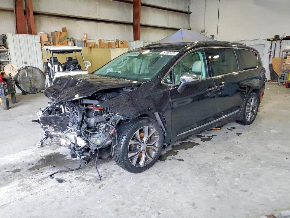 2017 CHRYSLER PACIFICA LIMITED - 1